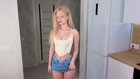 Lisa online show from February 22, 2025, 3:23 am