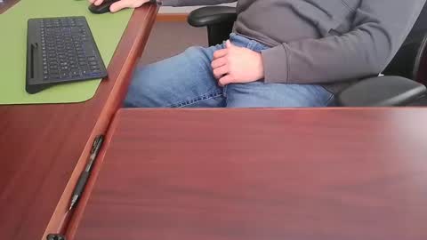 Hung office Stud online show from January 3, 2025, 4:37 pm