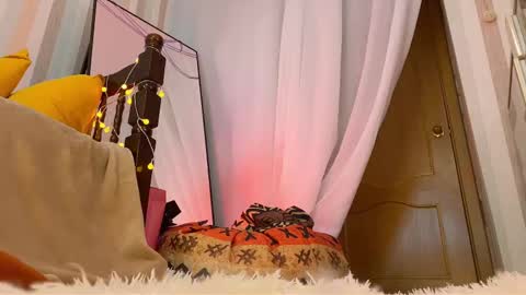 Emmy  help me reach 100 thumbs up online show from March 18, 2026, 6:33 pm