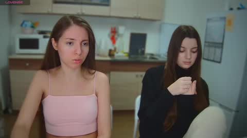 Snapshot of ihavepaws33 chatting on February 27, 2025, 4:21 pm Julia and Mira online show from February 27, 2025, 4:21 pm