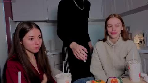 Julia and Mira online show from December 21, 2025, 7:37 am