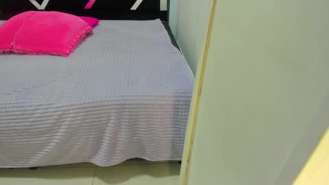 Isabella online show from September 30, 2025, 2:44 pm