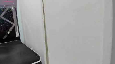 Isabella online show from November 17, 2025, 12:44 pm