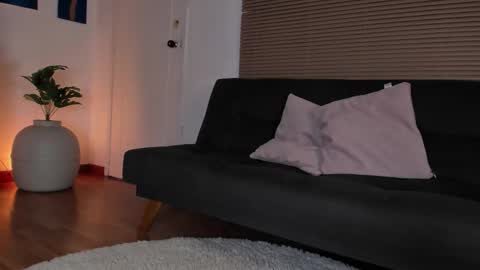 Lua     online show from January 11, 2026, 1:32 am