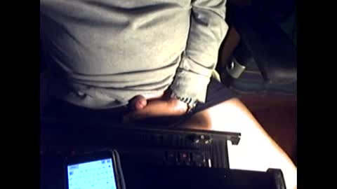 ikissuuuu online show from March 16, 2026, 2:54 pm