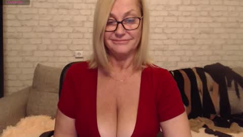IlariaCetoi online show from September 15, 2025, 9:26 pm