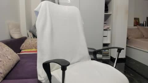 Bamby online show from October 25, 2025, 5:19 pm