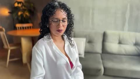 Snapshot of illaroom chatting on September 11, 2025, 7:03 pm Kloe online show from September 11, 2025, 7:03 pm