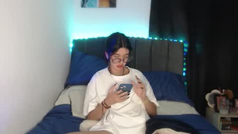 Snapshot of ily_bea chatting on June 3, 2026, 12:57 am Ily Bea online show from June 3, 2026, 12:57 am