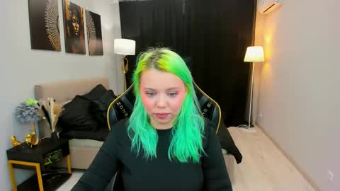 Roxy online show from September 25, 2025, 6:44 pm