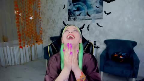 Roxy online show from October 27, 2025, 6:45 pm