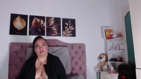 Hellen online show from October 9, 2025, 8:18 pm