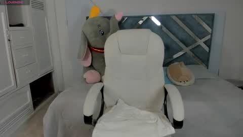 Mila online show from September 15, 2025, 7:47 pm