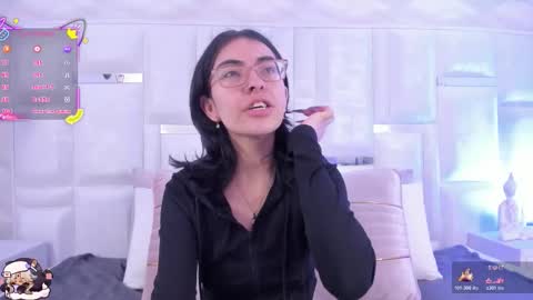 Moly  online show from November 9, 2025, 3:32 pm