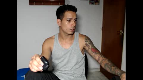 im_taylor24 online show from November 22, 2025, 2:21 am