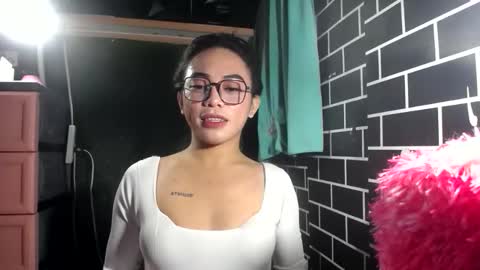 Hii love online show from November 24, 2025, 2:28 pm