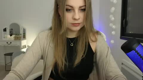 ImKeira online show from January 7, 2025, 7:28 pm