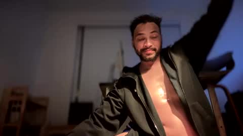 imlightskn online show from September 25, 2025, 10:08 am