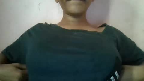 Snapshot of imlovelyrose chatting on December 23, 2024, 2:45 am ROSE online show from December 23, 2024, 2:45 am