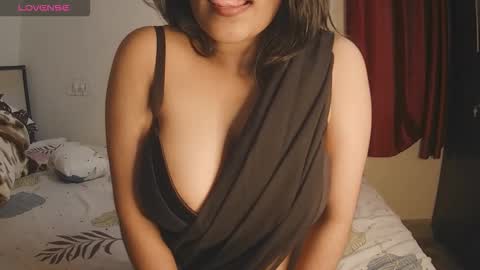 Snapshot of imlovelyrose chatting on October 5, 2025, 11:52 am ROSE online show from October 5, 2025, 11:52 am