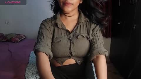 Snapshot of imlovelyrose chatting on November 5, 2025, 1:11 pm ROSE online show from November 5, 2025, 1:11 pm