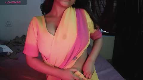 Snapshot of imlovelyrose chatting on November 7, 2025, 11:21 am ROSE online show from November 7, 2025, 11:21 am