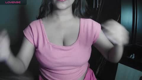 Snapshot of imlovelyrose chatting on January 5, 2026, 8:01 pm ROSE online show from January 5, 2026, 8:01 pm