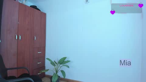 mia ---------  COL TIME online show from November 6, 2025, 9:26 pm