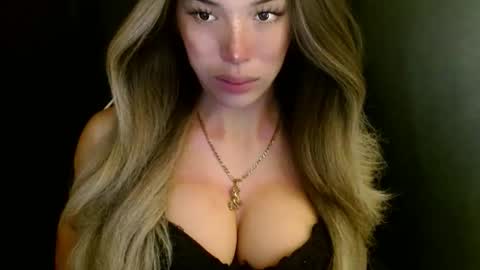 Queen Gwen online show from October 27, 2025, 12:04 am