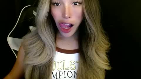 Queen Gwen online show from November 8, 2025, 5:07 am