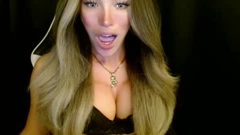 Queen Gwen online show from November 27, 2025, 1:29 am