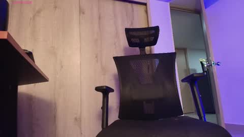 Daniel   thumb up me please its important Im new INDEPENDENT MODEL online show from April 18, 2026, 5:44 am