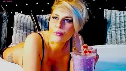 inanna_ishtar1 online show from April 1, 2026, 1:41 pm