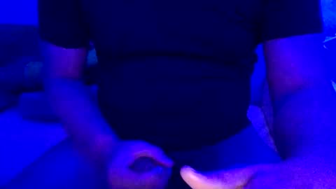 Inchesofhappiness7 online show from November 16, 2025, 3:06 pm