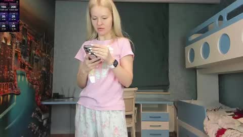 Snapshot of incredible__shell_ chatting on May 15, 2026, 7:10 pm Masha online show from May 15, 2026, 7:10 pm