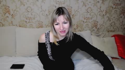 incredible_ariela online show from December 7, 2024, 11:40 am