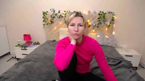 incredible_ariela online show from February 21, 2025, 1:00 pm