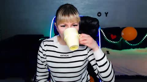 incredible_ariela online show from March 7, 2025, 10:35 am