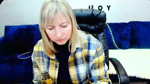 incredible_ariela online show from October 30, 2025, 1:34 pm
