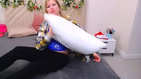 incredible_ariela online show from January 6, 2026, 5:33 am