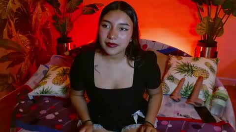 incredible_foxxy online show from August 1, 2026, 3:39 am