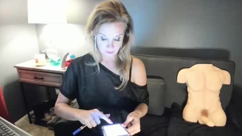 IndianaCooper - Showtimes - Mon-Fri 12pm and 930PM CST SatSun 930pm CST online show from February 11, 2025, 4:22 am