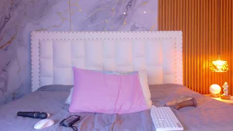 LITTLE AINHOA  online show from April 9, 2026, 8:36 pm