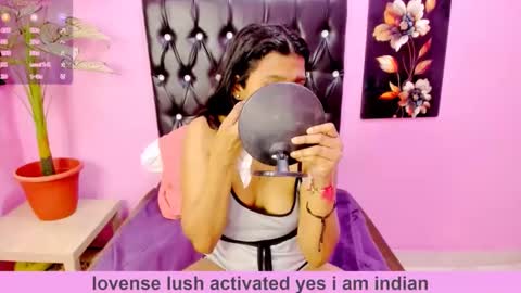 PARADISEQUEEN online show from November 21, 2025, 9:08 am