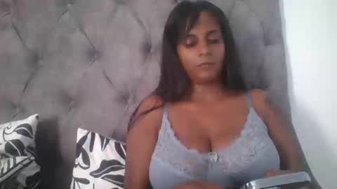 Snapshot of indianjasmin chatting on January 17, 2025, 2:50 pm priya online show from January 17, 2025, 2:50 pm