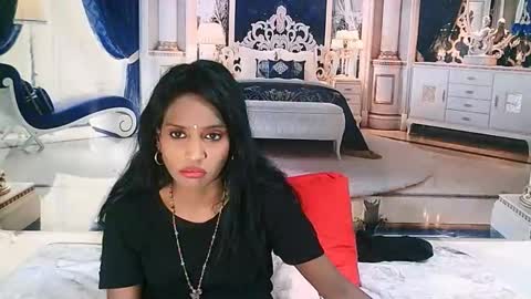 Leah online show from September 19, 2025, 5:35 pm