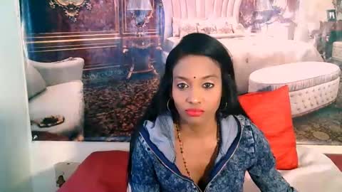 Leah online show from October 13, 2025, 6:46 am
