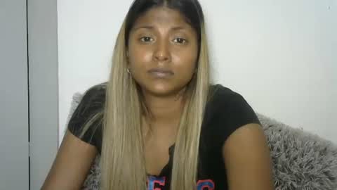 indianqtpie6 online show from September 12, 2025, 6:19 pm