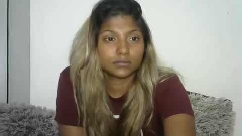 indianqtpie6 online show from September 19, 2025, 6:19 pm