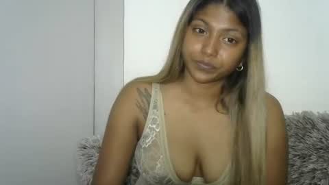 indianqtpie6 online show from November 3, 2025, 6:09 pm